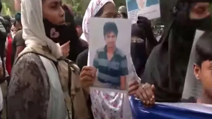 बांग्लादेश में अल्पसंख्यक हिंदू समुदाय का प्रदर्शन (Image: ANI)