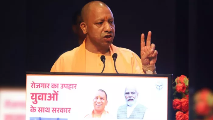 मुख्यमंत्री योगी ने लोकभवन सभागार में वितरित किए नियुक्ति पत्र