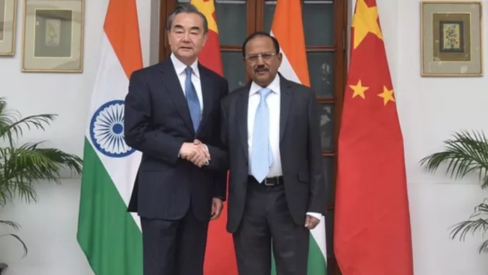 चीन के विदेश मंत्री और एनएसए अजित डोभाल। (फाइल फोटो)