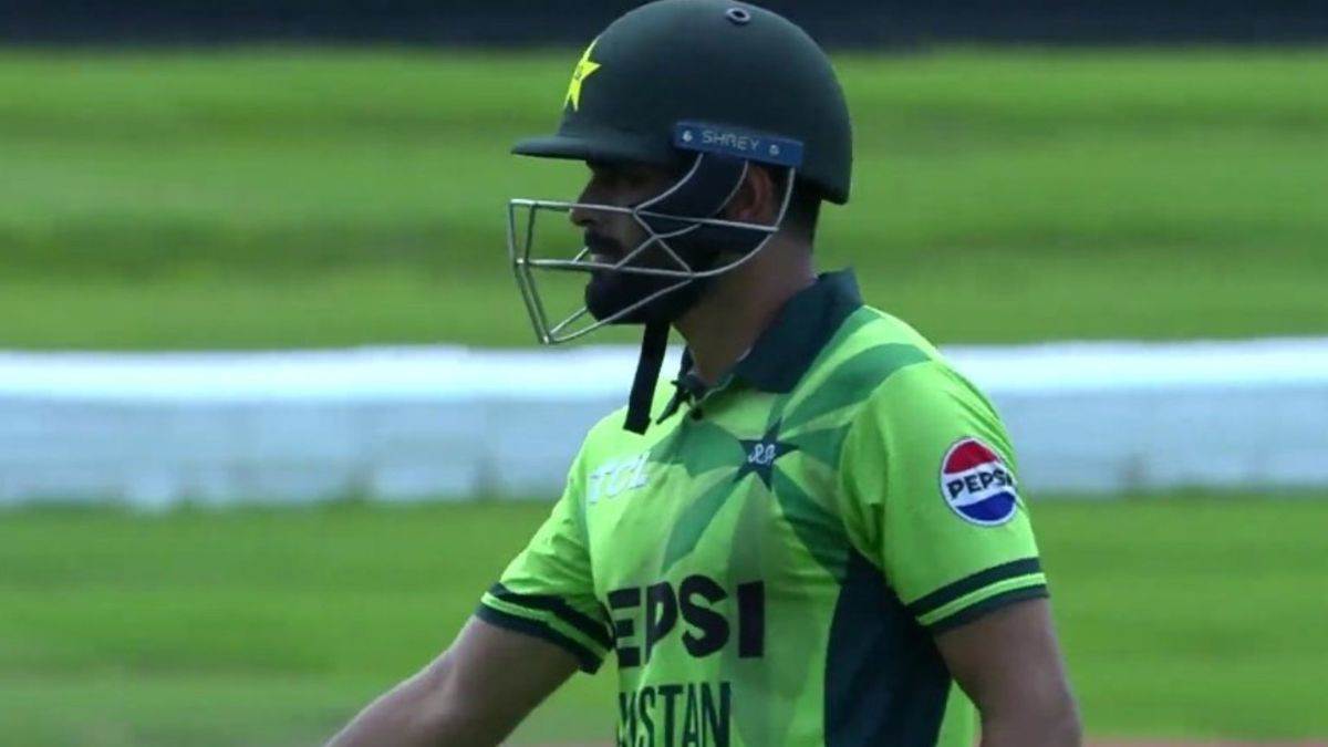 https://www.jagranimages.com/images/newimg/13082025/13_08_2025-babar_azam_duck_24012234.jpg