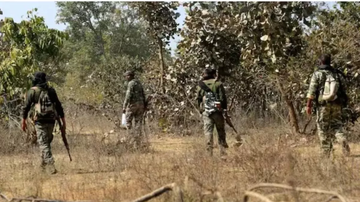 Jharkhand News: सीआरपीएफ के साथ मुठभेड़ में एक नक्सली ढेर, सर्च ऑपरेशन जारी