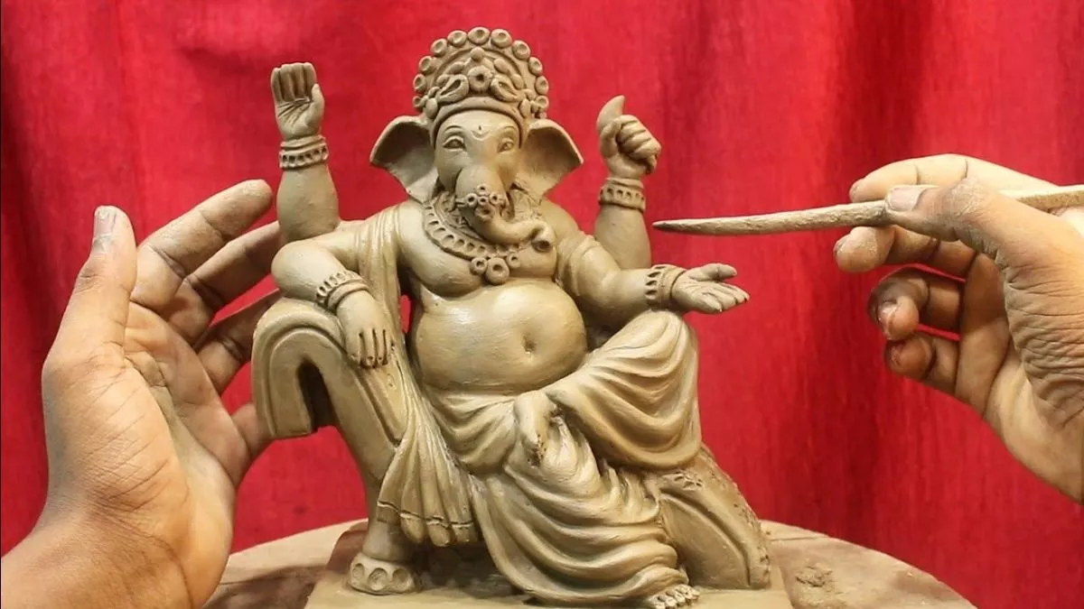 गणेश चतुर्थी पर रजौली के कलाकार बना रहे इको-फ्रेंडली मूर्तियां, मूर्तिकारों को इस साल अच्छे कारोबार की उम्मीद