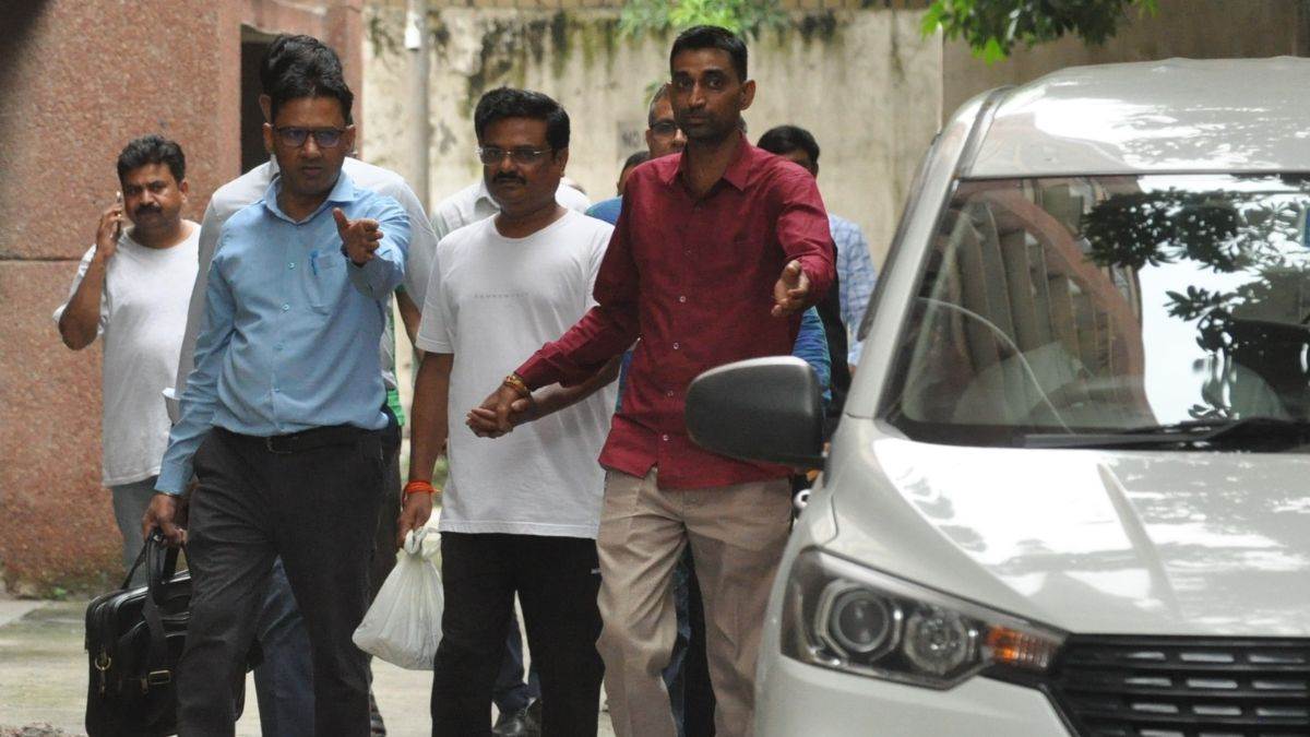 ncr ghaziabad news cghs officials arrested for bribery remanded by court