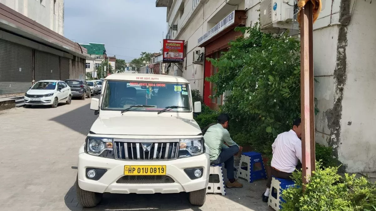 Himachal News: बद्दी में जीएसटी विभाग की कार्रवाई, एक परिवार की कंपनी व हार्डवेयर फर्म का रिकॉर्ड खंगाला