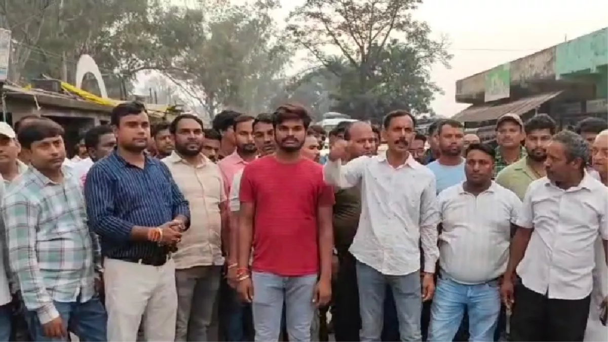 Jharkhand Politics: झारखंड सरकार के पूर्व मंत्री जो हमेशा रहते हैं सुर्खियों में, अब हाइवा ओनर एसोसिएशन उनके खिलाफ गोलबंद