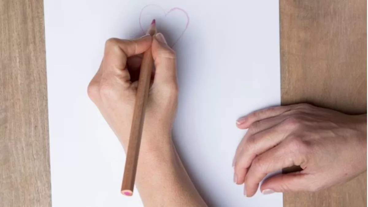 क्यों मनाया जाता है International Left Handers Day? यहां पढ़ें इसका इतिहास और महत्व