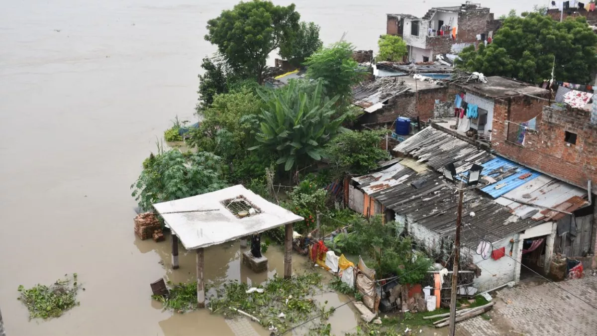 Kanpur News: कानपुर और आसपास के इलाकों में डराने लगा गंगा का जलस्तर, गांवों में बढ़ रहा पानी, खेतों तक पहुंचा
