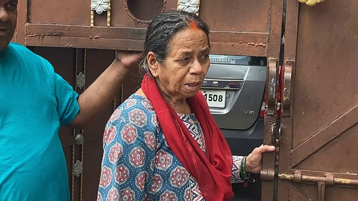 Chain Snatchers: कार से उतरे झपटमार, घर के बाहर बैठी वृद्धा को विश किया फिर चेन झपटकर फरार