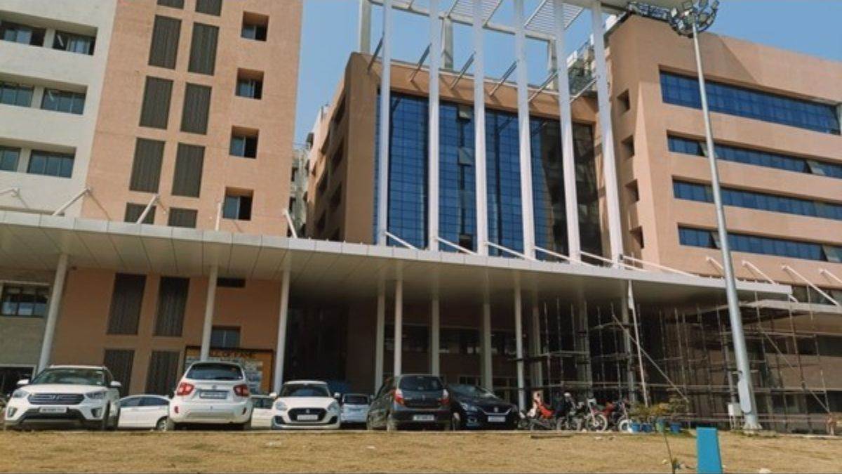 https://www.jagranimages.com/images/newimg/13082025/13_08_2025-mgm_hospital_24011775.jpg