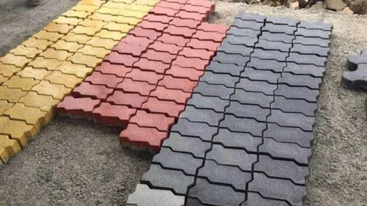 https://www.jagranimages.com/images/newimg/13082025/13_08_2025-paver_block_24011690_11539921.jpg