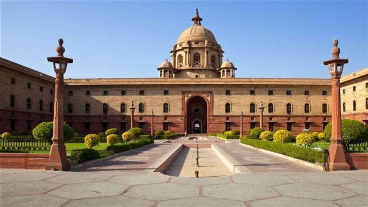 https://www.jagranimages.com/images/newimg/13082025/13_08_2025-rashtrapati_bhawan_24012252.jpg