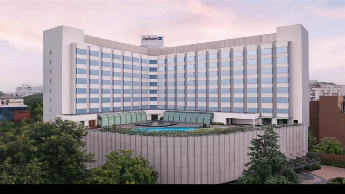 police raid at radisson blu hotel in ranchi