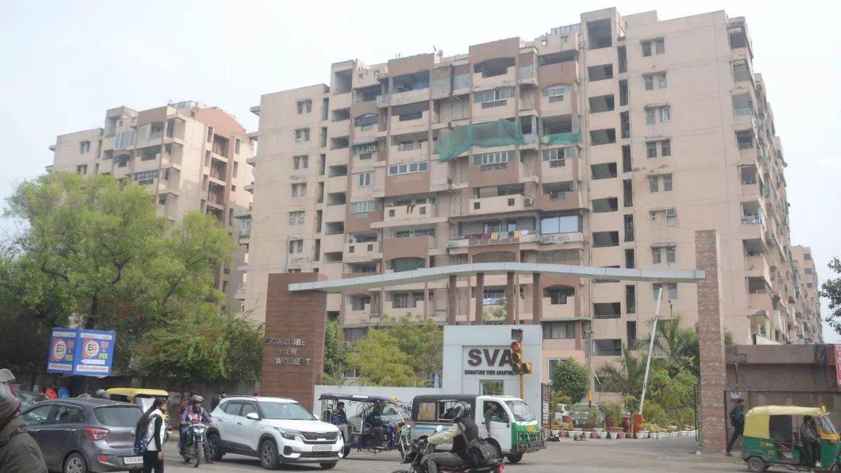 ncr delhi high court slams cbi over signature view apartment case