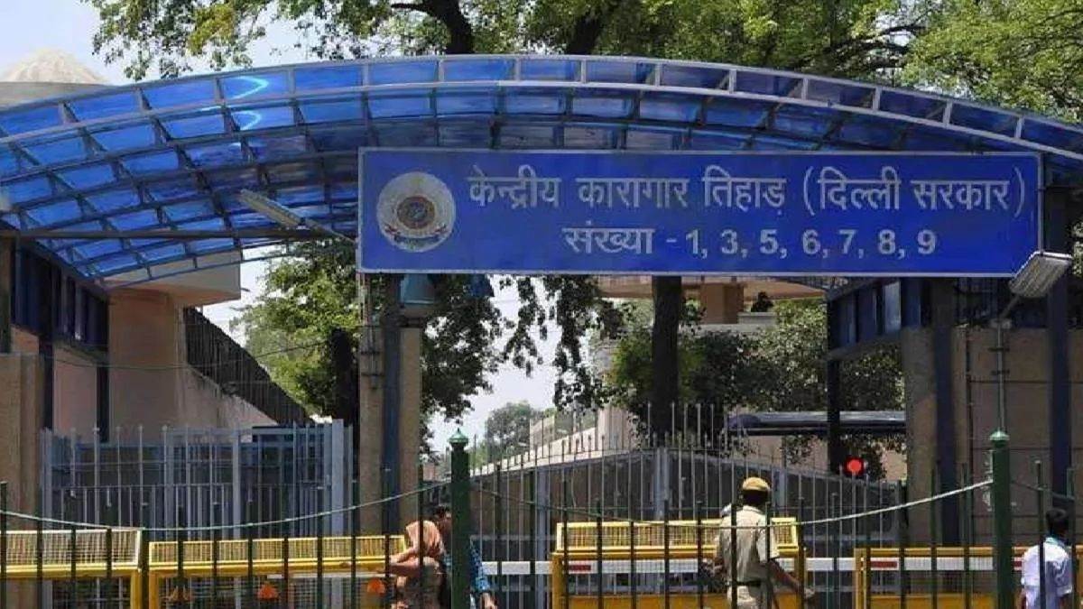 ncr tihar jail 9 officials suspended extortion case cbi investigation ordered delhi high court order