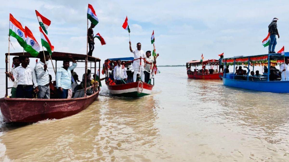 https://www.jagranimages.com/images/newimg/13082025/13_08_2025-tiranga_yatra_ganga_24011718.jpg