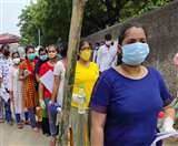 NEET 2020: कोरोना संक्रमण के बीच NEET की परीक्षा आज, सेंटर पहुंचने लगे परीक्षार्थी ...जानिए गाइडलाइन्स