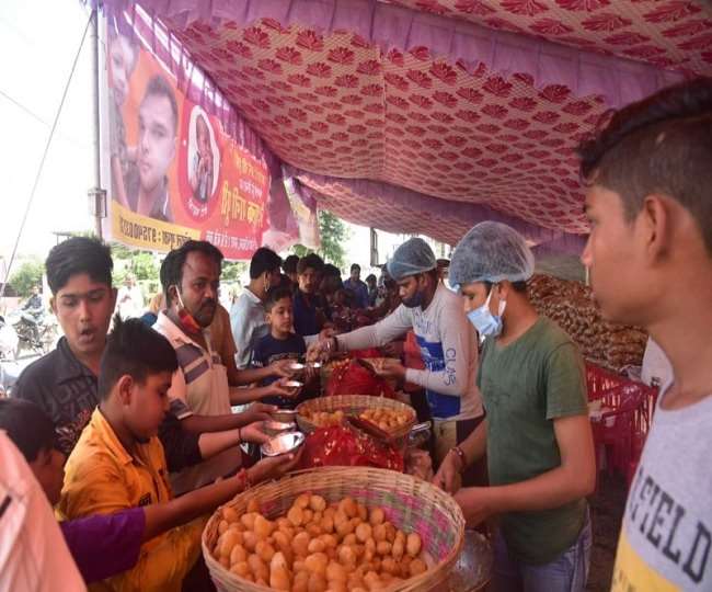 14 साल गोलगप्पों का स्टाल लगा रहे हैं अंचल गुप्ता
