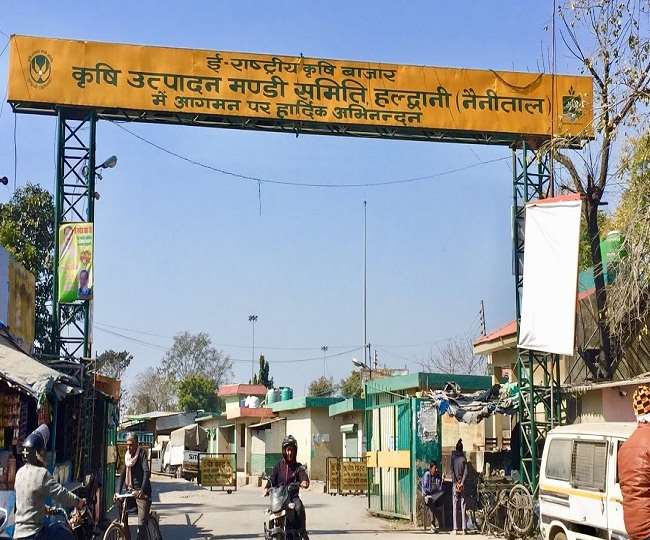 कैंप मंडी क्षेत्र के आठ विधानसभा क्षेत्रों में से सिर्फ भीमताल में लगाया जा रहा है, जो कि गैरकानूनी है।