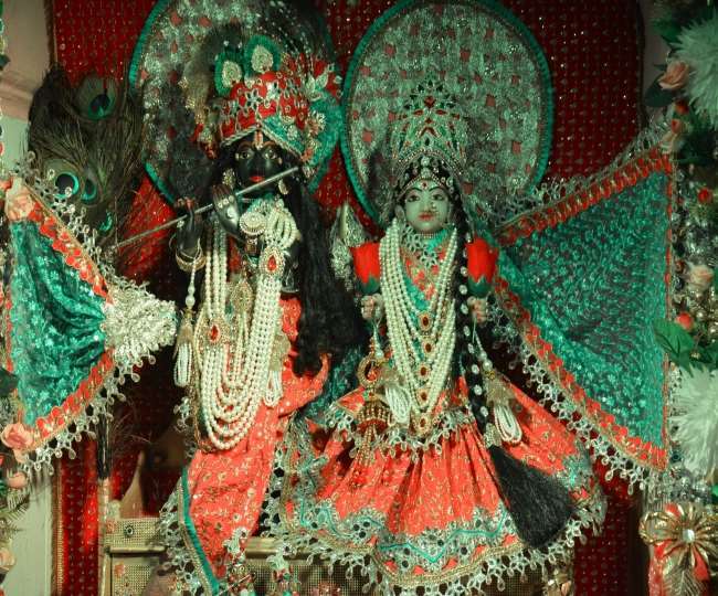 राधाकृष्ण की अनन्य कृपा पाने के लिए कल करें राधा जी ये आरती
