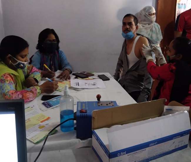 about 14 lakh people have been vaccinated in aligarh fast running campaign
