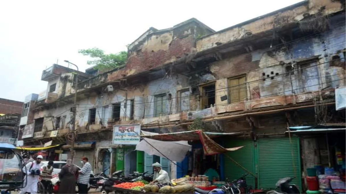 पांच मौतों के बाद जागा प्रयागराज नगर निगम, 126 जर्जर भवनों के मालिकों को दिया नोटिस