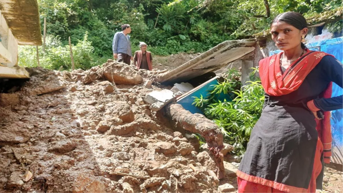 Uttarakhand weather : भारी बारिश से बागेश्वर के पौसारी गांव में तबाही, ग्रामीणों ने गाेशाला में गुजारी रात