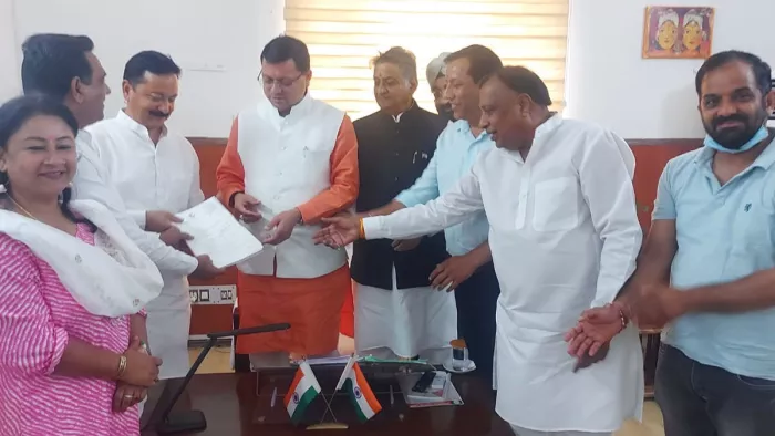 करन माहरा के नेतृत्व में कांग्रेस प्रतिनिधिमंडल ने मुख्यमंत्री पुष्कर सिंह धामी से मुलाकात की