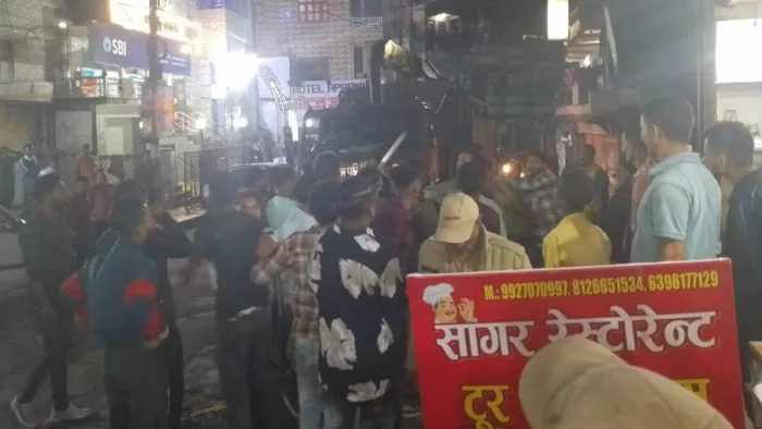 कूड़ा उठाने को लेकर अल्मोड़ा में बवाल, दो पक्षों में जमकर चले लात-घूसे; आधी रात को दर्ज हुआ केस