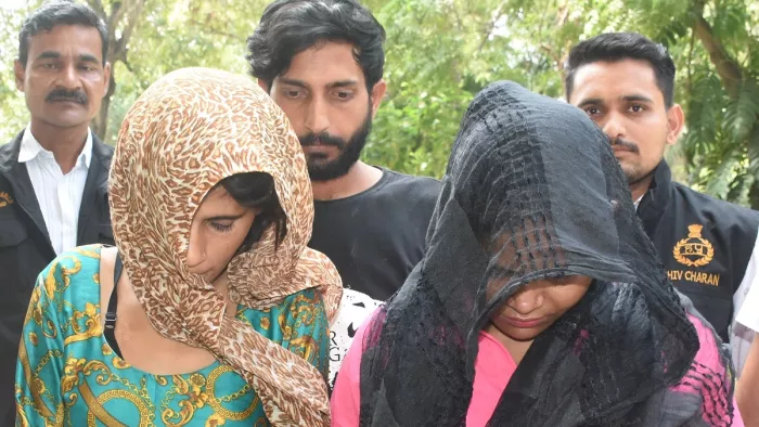 बादशाह खान अस्पताल से नवजात चोरी करने वाली महिलाएं, उनके पीछे है इनका साथी दीपक।