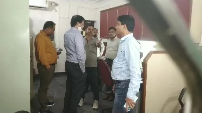 जौहर विश्वविद्यालय से एमएफ जैदी के खातों में भेजी गई रकम को छापेमारी की वजह बताया जा रहा है।