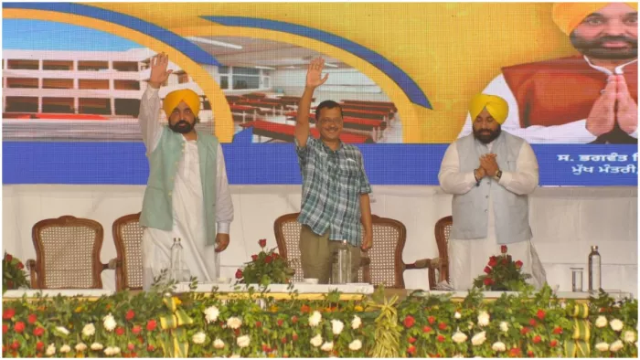 अरविंद केजरीवाल और भगवंत मान ने अमृतसर में किया स्कूल ऑफ एमिनेंस का उद्घाटन
