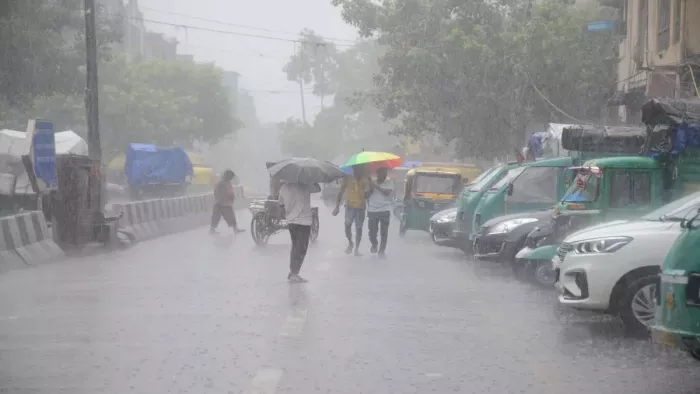 Jammu-Kashmir Weather Update: बारिश से बदलने लगे मौसम के मिजाज, आज भी बारिश की संभावना