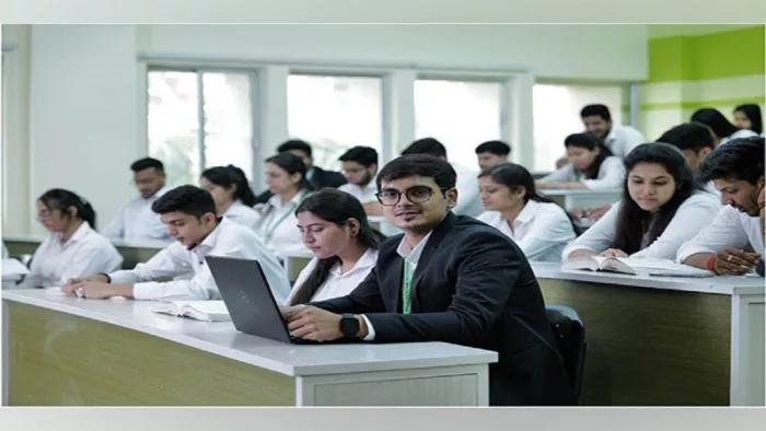 वर्ष 2047 तक कम से कम दस लाख विदेशी छात्रों को देश के उच्च शिक्षण संस्थानों में पढ़ाने का लक्ष्य।