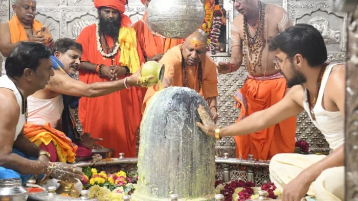 बाबा महाकाल के दर्शन करने पहुंचे CM आदित्यनाथ पहुंचे