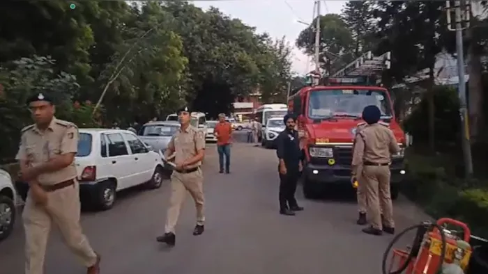 Chandigarh Bomb Blast: चंडीगढ़ की एक कोठी में फेंका गया हैंड ग्रेनेड बम