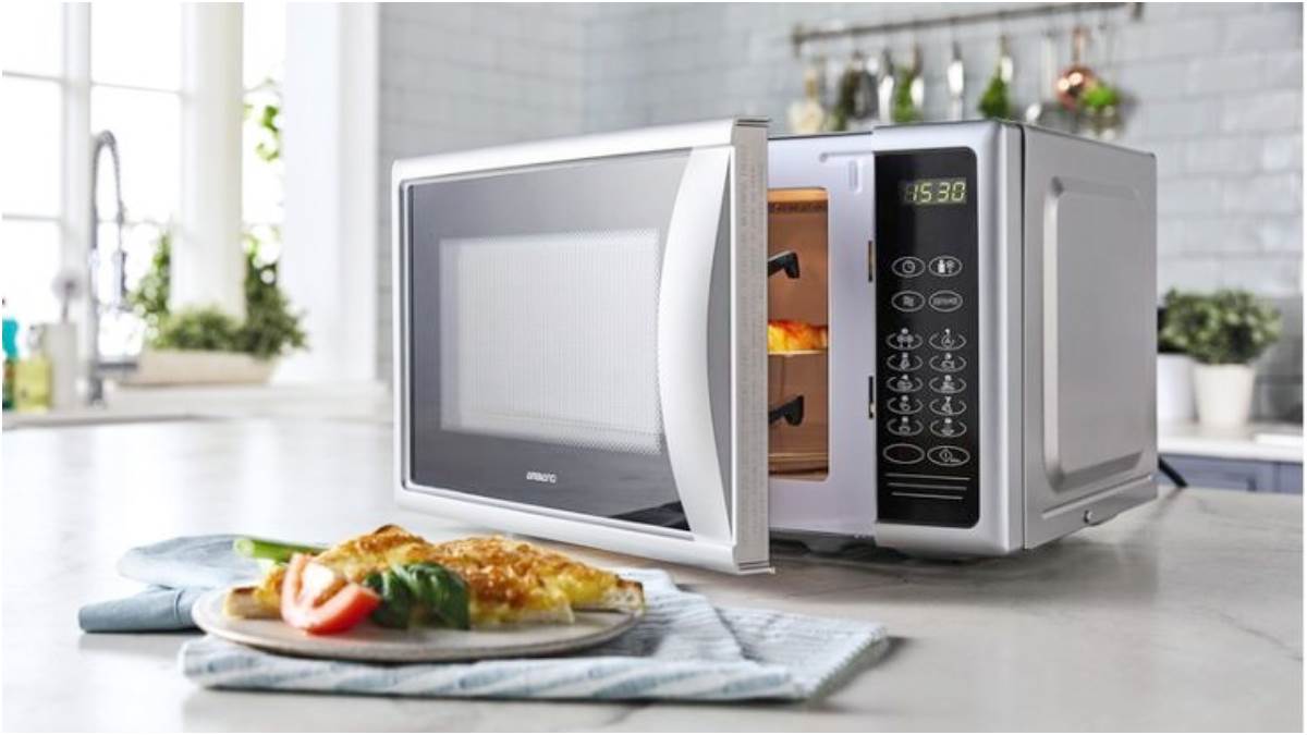 इतने सस्ते रेट में कहीं नहीं मिलेंगे आपको ये Microwave Oven, झमाझम बारिश में घर पर बनाए होटल जैसा स्वादिष्ट खाना