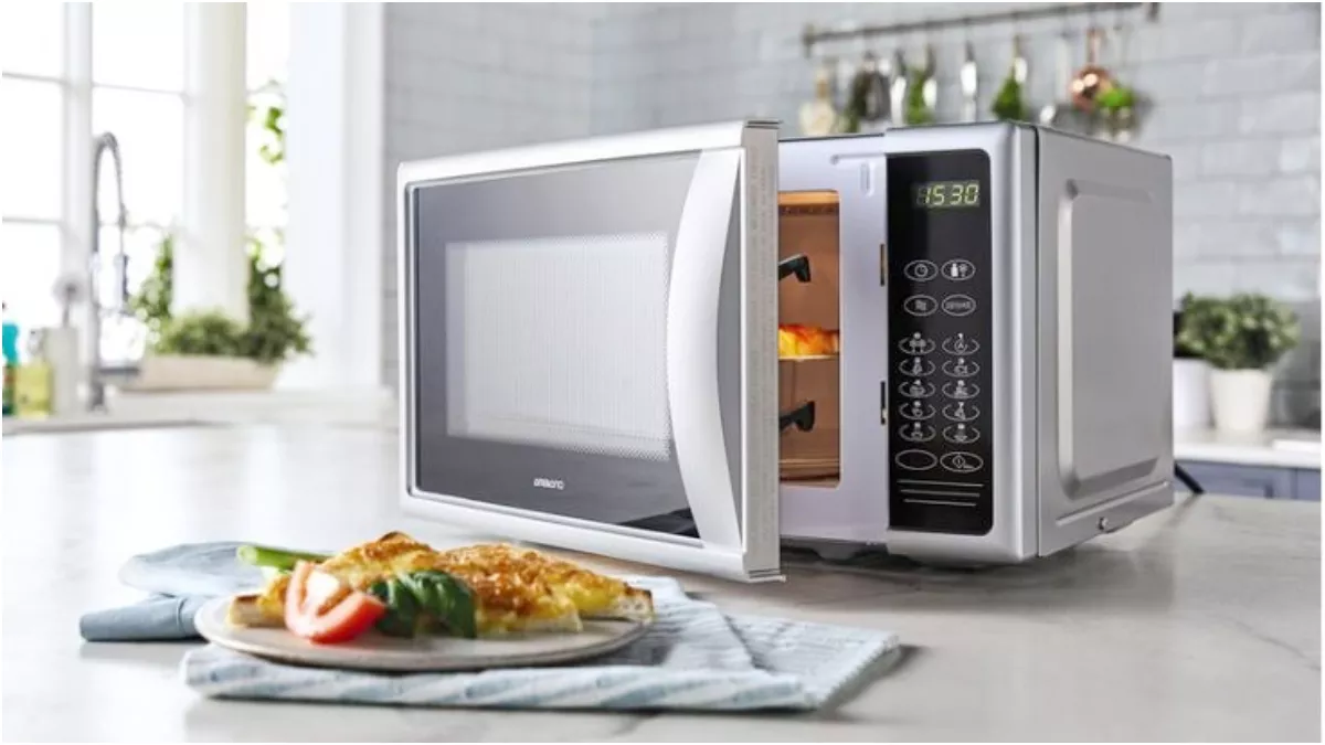 इतने सस्ते रेट में कहीं नहीं मिलेंगे आपको ये Microwave Oven, झमाझम बारिश में घर पर बनाए होटल जैसा स्वादिष्ट खाना