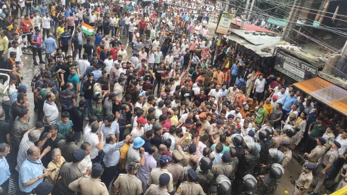 घुमारवीं में बिना नगर परिषद एनओसी हो रहा मस्जिद का निर्माण। (फाइल फोटो)