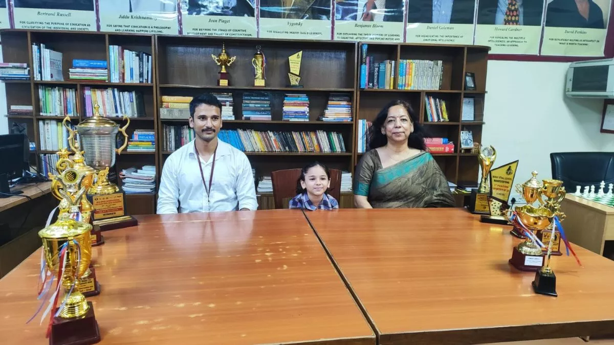 Aarini Lahoty: शतरंज की बिसात पर नन्हीं आरिनी की 'खास चाल', पिता और स्कूल ने मिलकर तराशी प्रतिभा