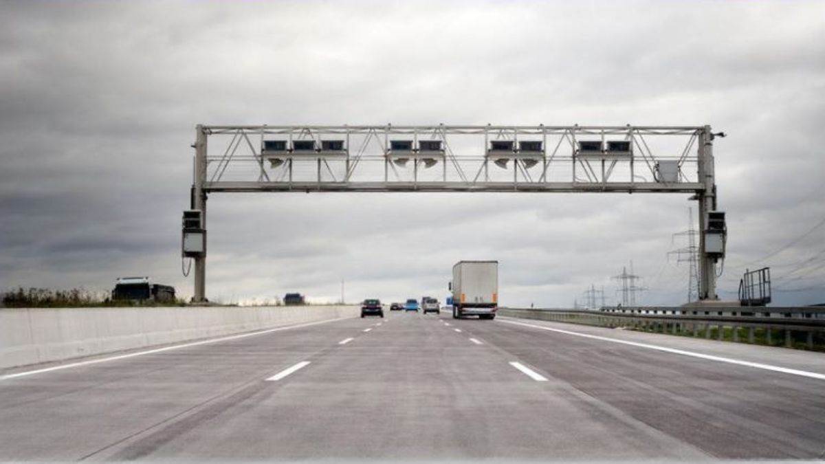 https://www.jagranimages.com/images/newimg/13092025/13_09_2025-delhi-meerut_expressway_24045209_3224077.jpg