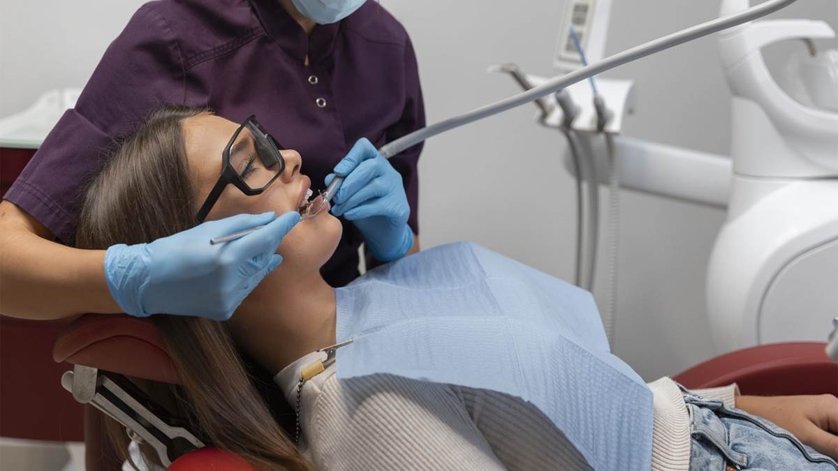 https://www.jagranimages.com/images/newimg/13092025/13_09_2025-doctor_dental_24045540.jpg