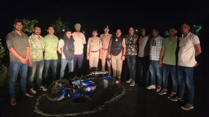 पुलिस मुठभेड़ में एक बदमाश के पैर में गोली लग गई। सौ- पुलिस