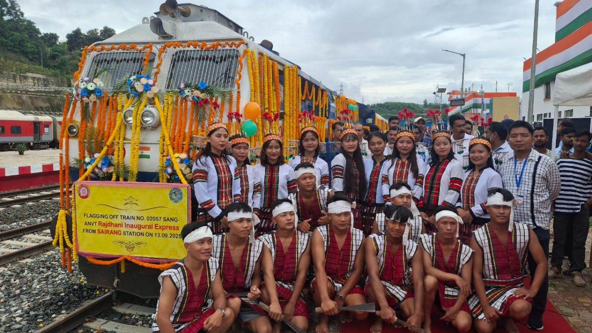 https://www.jagranimages.com/images/newimg/13092025/13_09_2025-mizoram_new_delhi_rajdhani_express_24045895.jpg
