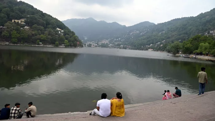 सरोवर नगरी में दोपहर बाद हुई हल्की बारिश। फाइल