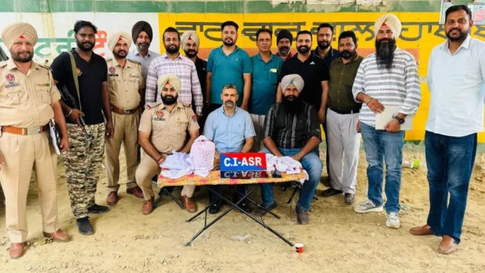 बाढ़ के पानी में तैर पहुंचाई हथियार व हेरोइन की आठ बड़ी खेप। फोटो जागरण