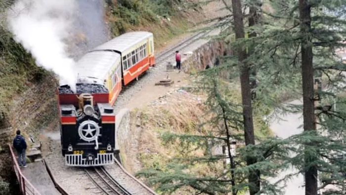 शिमला कालका रेललाइन पर स्टीम इंजन को फिर से शुरू करने की तैयारी है। फाइल फोटो