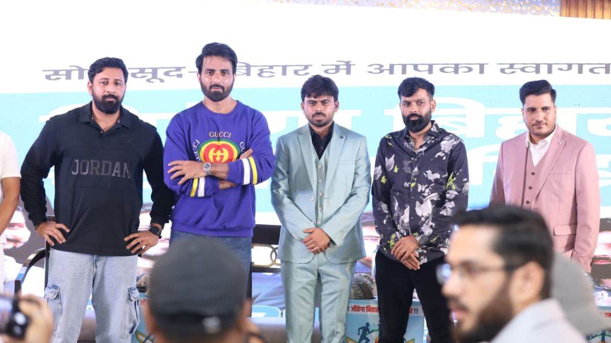 https://www.jagranimages.com/images/newimg/13092025/13_09_2025-sonu_sood_rajat_dalal_24046102.jpg
