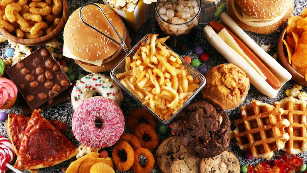 https://www.jagranimages.com/images/newimg/13092025/13_09_2025-unhealthy_foods_24046103.jpg