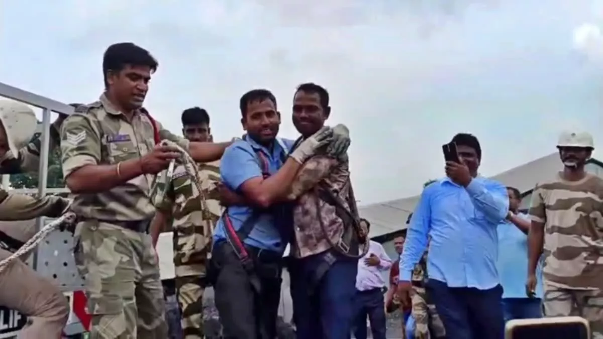 साइलो में 120 फीट की ऊंचाई पर फंसे कर्मी का 10 घंटे बाद रेस्क्यू, सारे तंत्र फेल हुए तो साथी ने दिखाई हिम्मत