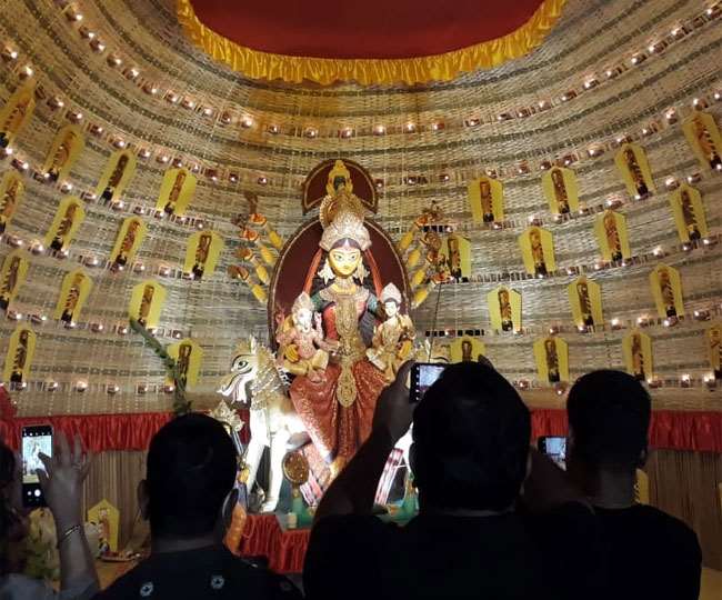 Ranchi Durga Puja Pandal 2021, Jharkhand News रांची में दुर्गा पूजा को जबर्दस्‍त उत्‍साह दिखाई दे रहा है।